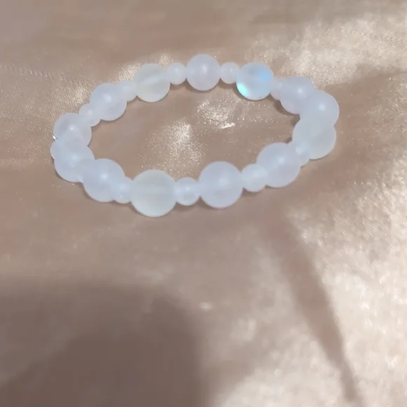Elegant Frosted White Beaded Bracelet - Picture 2 of 5